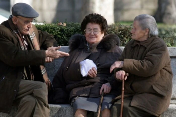 Russian pensioners in Europe without money