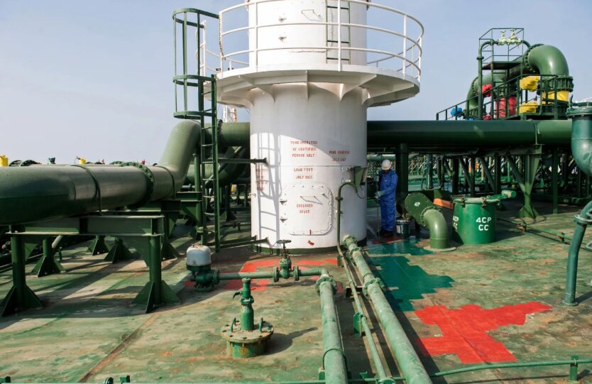Tankers with Oil: French Admiral Reveals the Size of Russia's Shadow Fleet