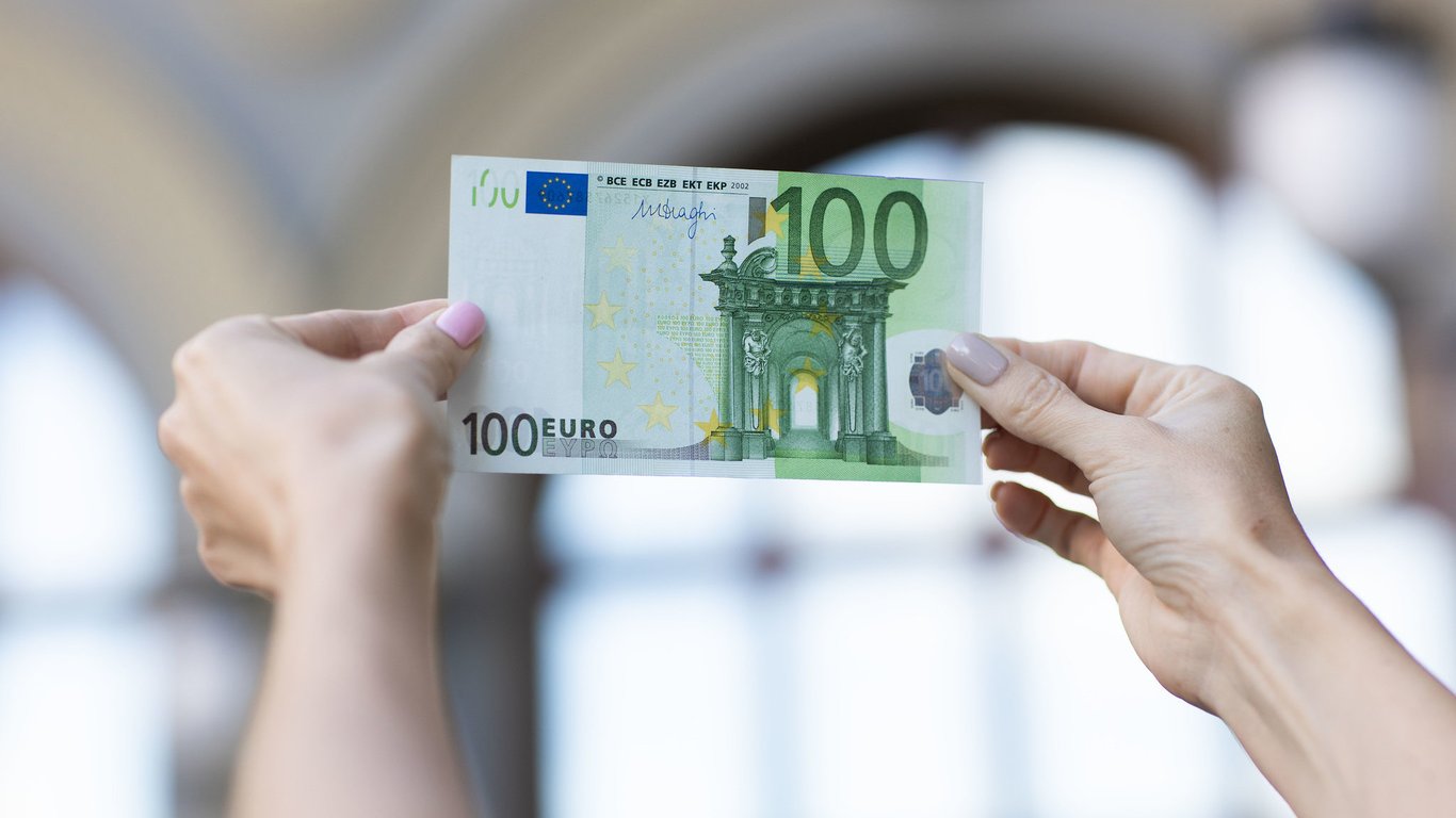 Проблеми неминучі — які купюри євро не треба зберігати українцям