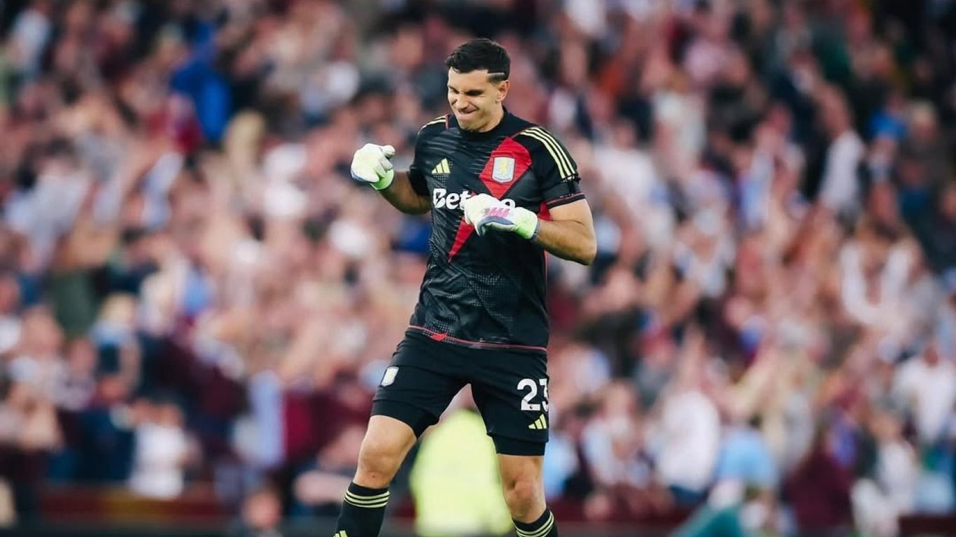 Manchester United is negotiating the transfer of a world champion - who is being discussed