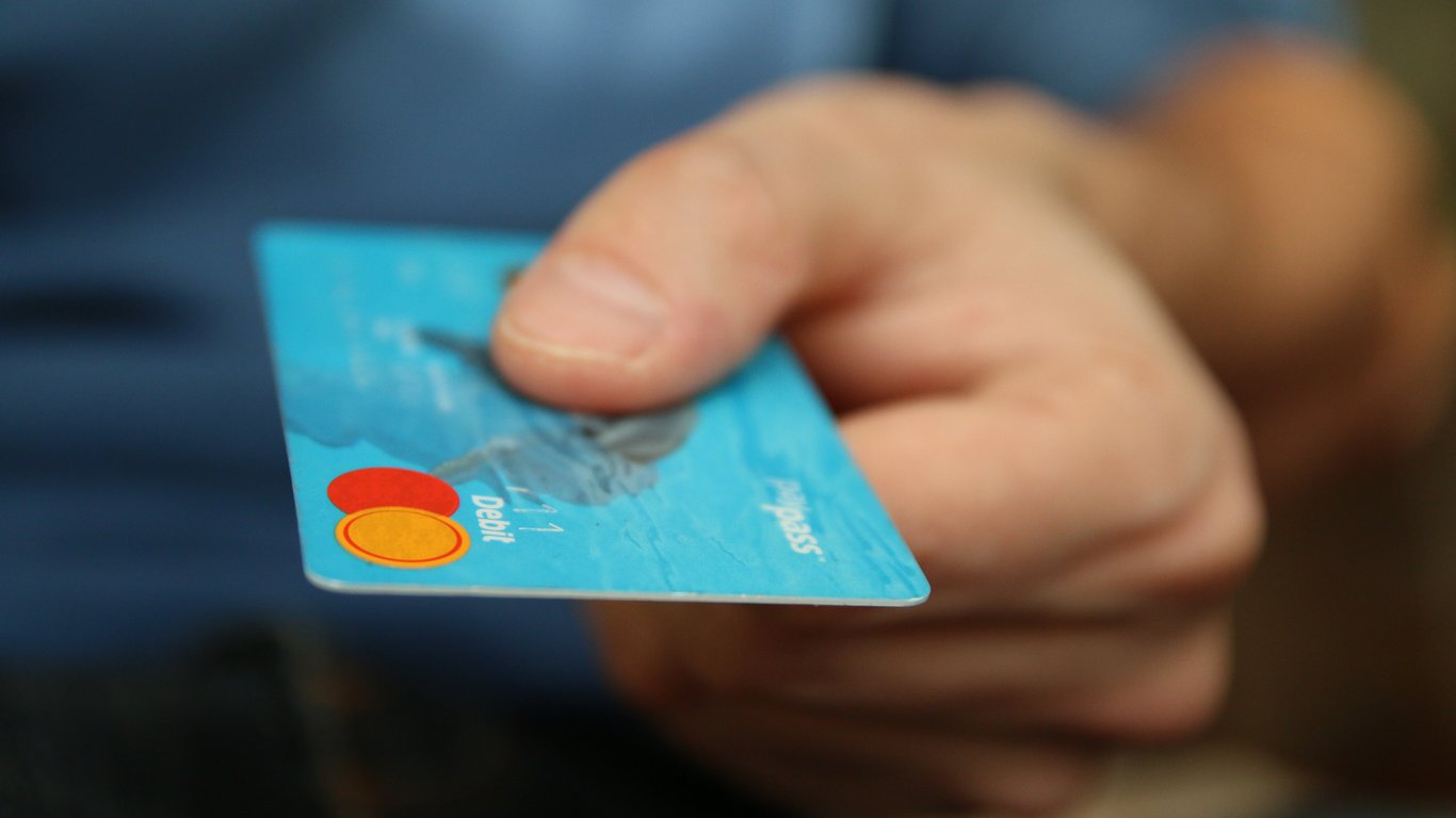 Niektórzy Ukraińcy muszą płacić podatki od przelewów — kto jest na liście