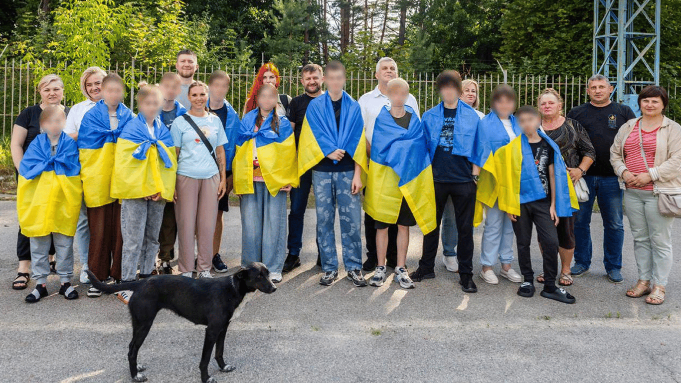 Die RF hat über ein Jahr lang behindert - 11 Kinder sind nach Hause zurückgekehrt